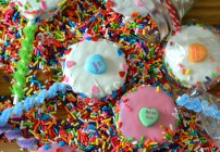 Valentines Day Oreo Cookie Pops by flouronmyface.com