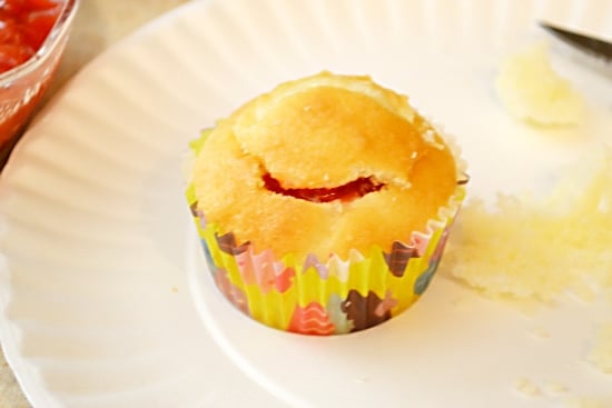 replace, cap of cake, cupcakes, filling, how to fill a cupcake