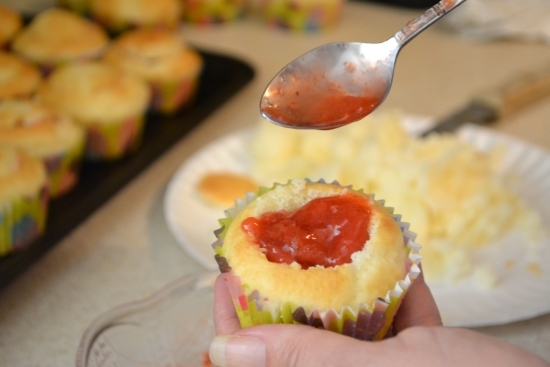 fill cupcake, cupcake fillings, strawberry filling