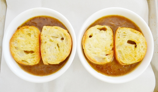 french onion soup, how to make french onion soup, ecce artisan baguette, bread,