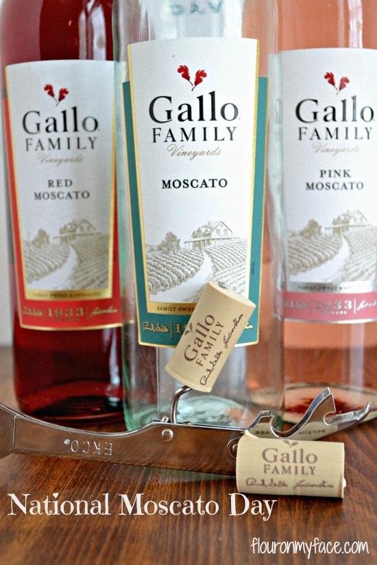 https://flouronmyface.com/wp-content/uploads/2013/04/Gallo_Moscato_Wines_.jpg