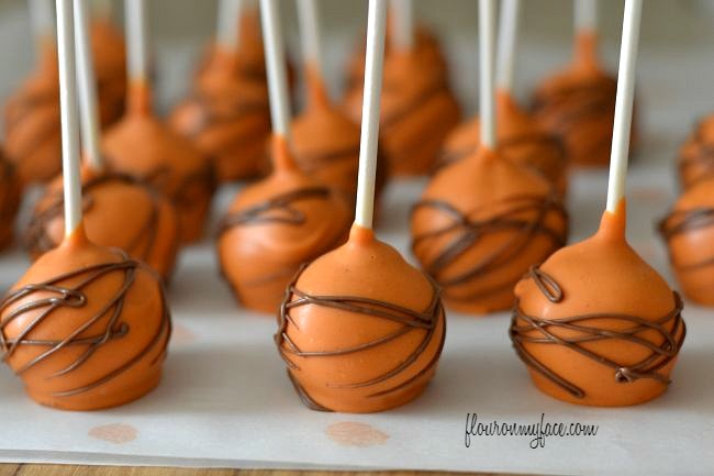 Pumpkin Spice Cake Pops via flouronmyface.com