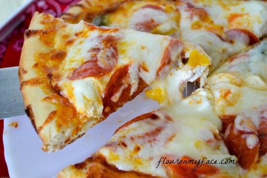 Easy homemade pizza crust via flouronmyface.com 