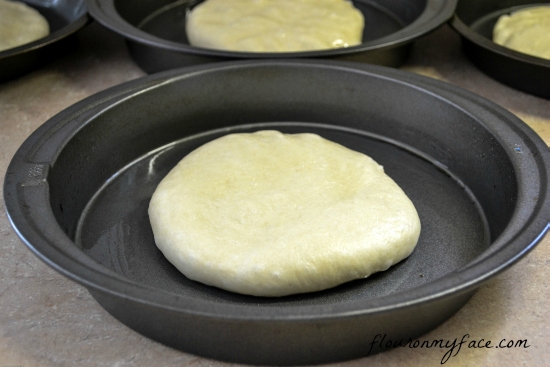 Easy Homemade Pizza Crust recipe via flouronmyface.com