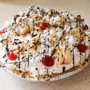 Banana Split Pudding Pie, Easy Dessert recipes, Kraft, #KraftEssentials, easy pie recipes, fun pie recipes,