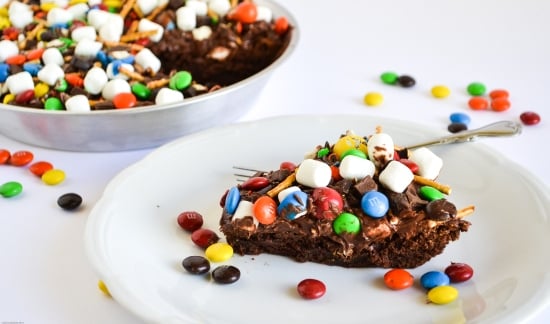 Baking, M&M's, Baking with Chocolate, Party ideas, Birthday Pie recipe, Brownie pie, frosted brownie recipe