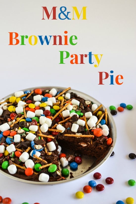 M&M Brownie Party Pie is perfect for a kids birthday party or just because you love M&M's recipe via flouronmyface.com