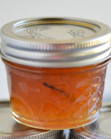 Peach Vanilla Jam in a 4 oz canning jar.