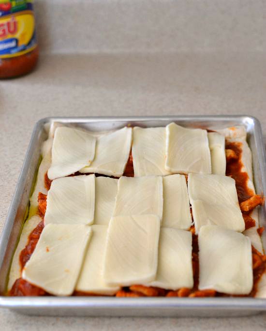 Making-Chicken-Pizza