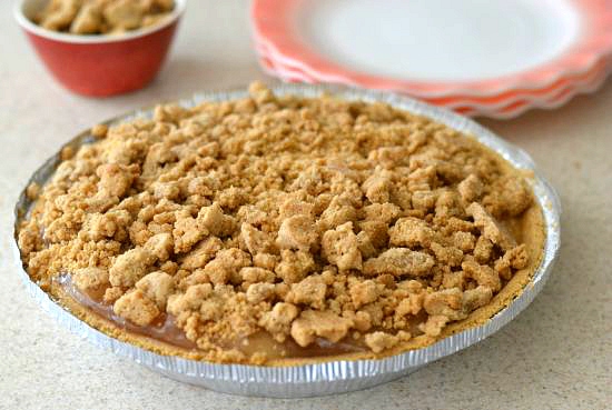 homemade crumb topping, cinnamon crumb topping, apple pie crumb topping, Frozen apple pie recipe, easy apple pie recipe