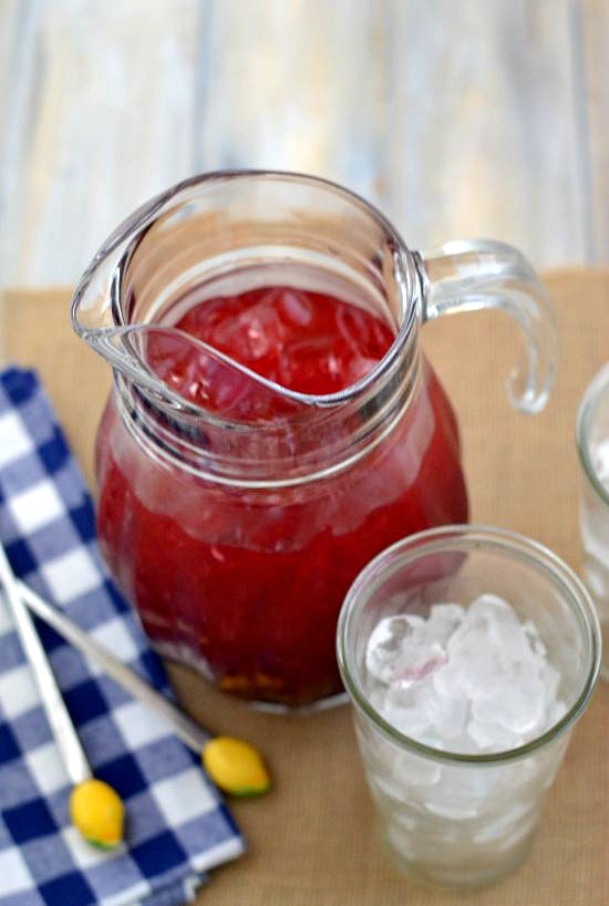 Easy Blackberry Limeade via flouronmyface.com