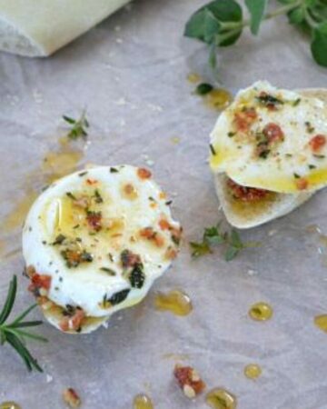 Marinated Mozzarella on slices of fresh crusty baguette by flouronmyface.com
