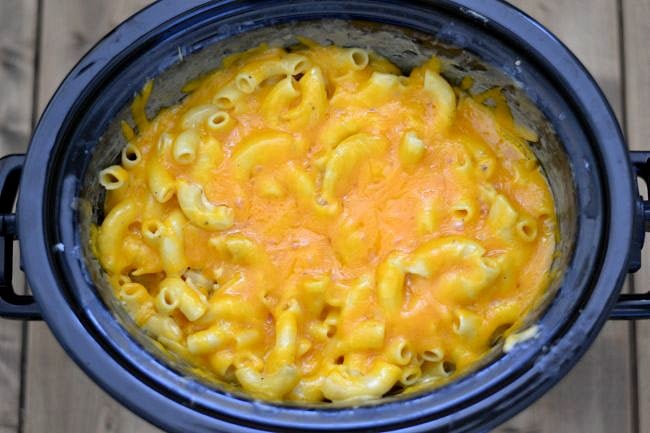 Cheesy Crock Pot Macaroni and Cheese recipe via flouronmyface.com