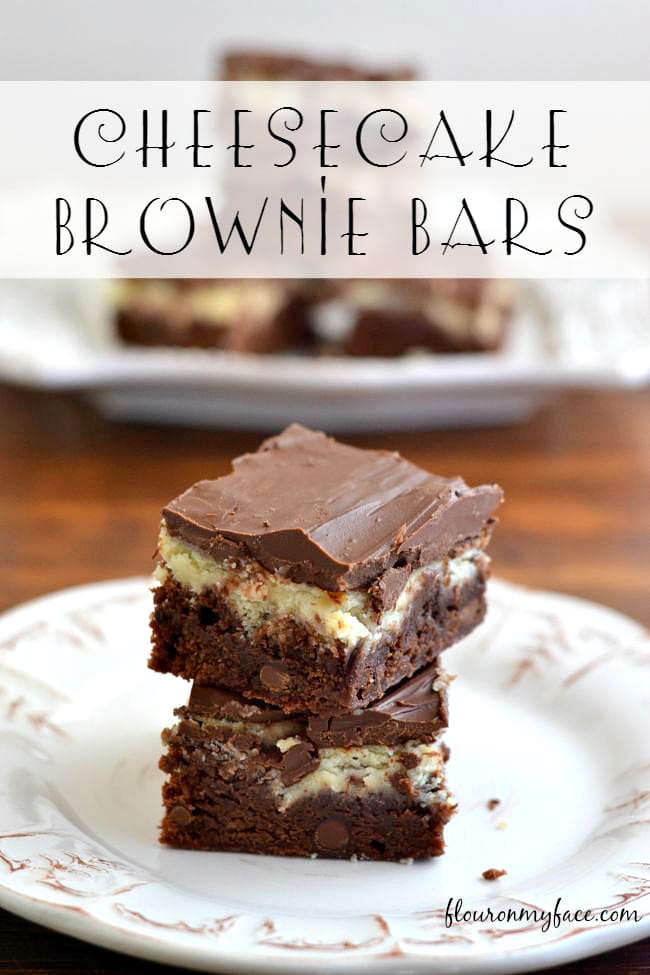 Bring the best of two worlds together with these Cheesecake Brownie Bars via flouronmyface.com