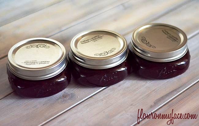 Cherry Marmalade would make a delicious homemade holiday gift via flouronmyface.com