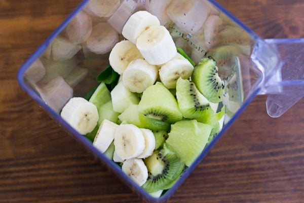 kiwi-cucumber-smoothie-recipe-flour-on-my-face