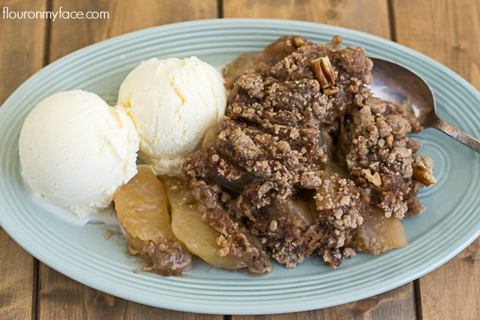 Crock Pot Apple SPice Cake recipe via flouronmyface.com