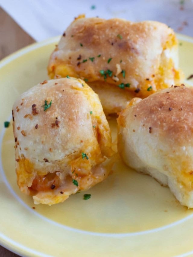 Pepperoni Pizza Bombs