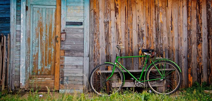 How to install wall insulation in a garden shed via flouronmyface.com