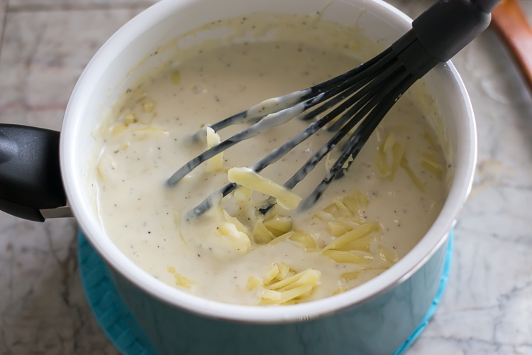Homemade cheese sauce recipe for macaroni and cheese