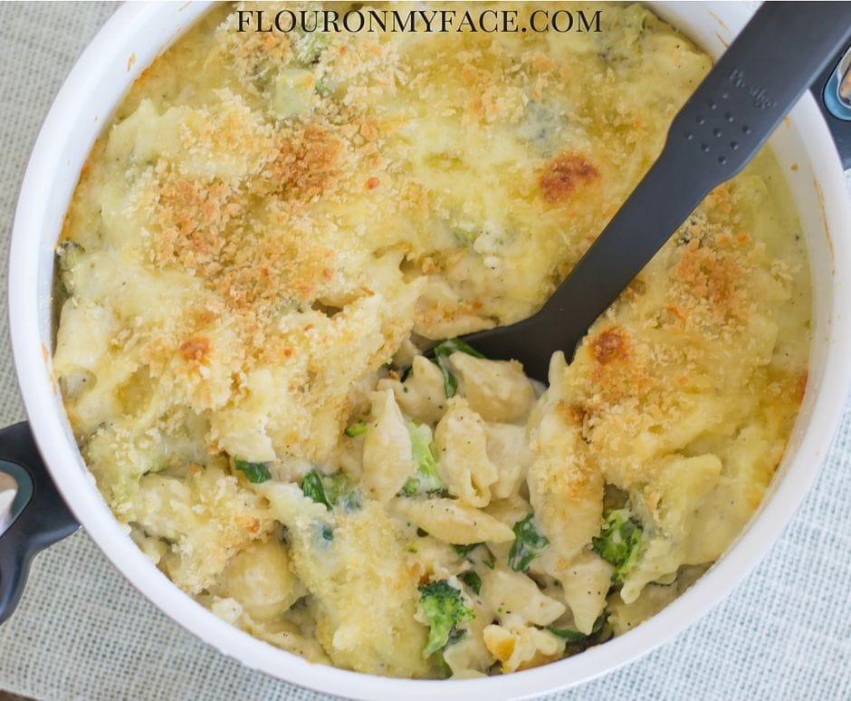 one pot meal Cheesy Veggie Mac recipe flouronmyface.com