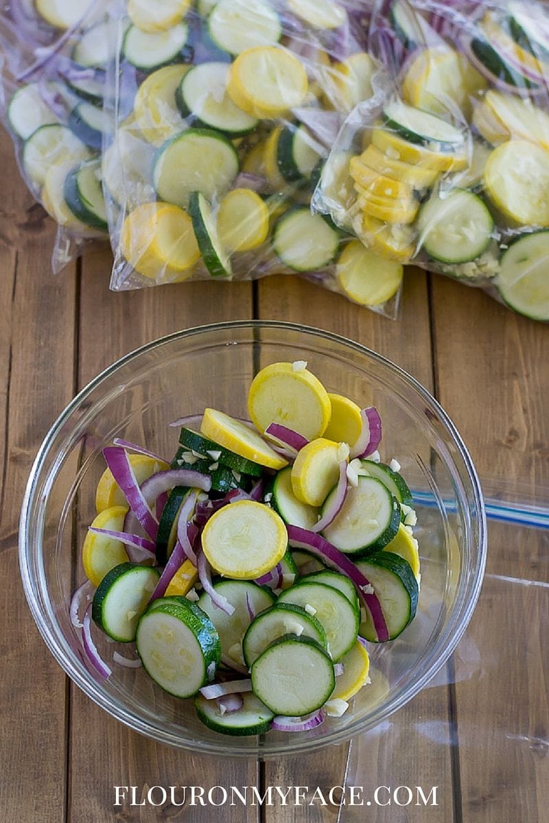 The easiest way to freeze summer squash for all your favorite recipes via flouronmyface.com