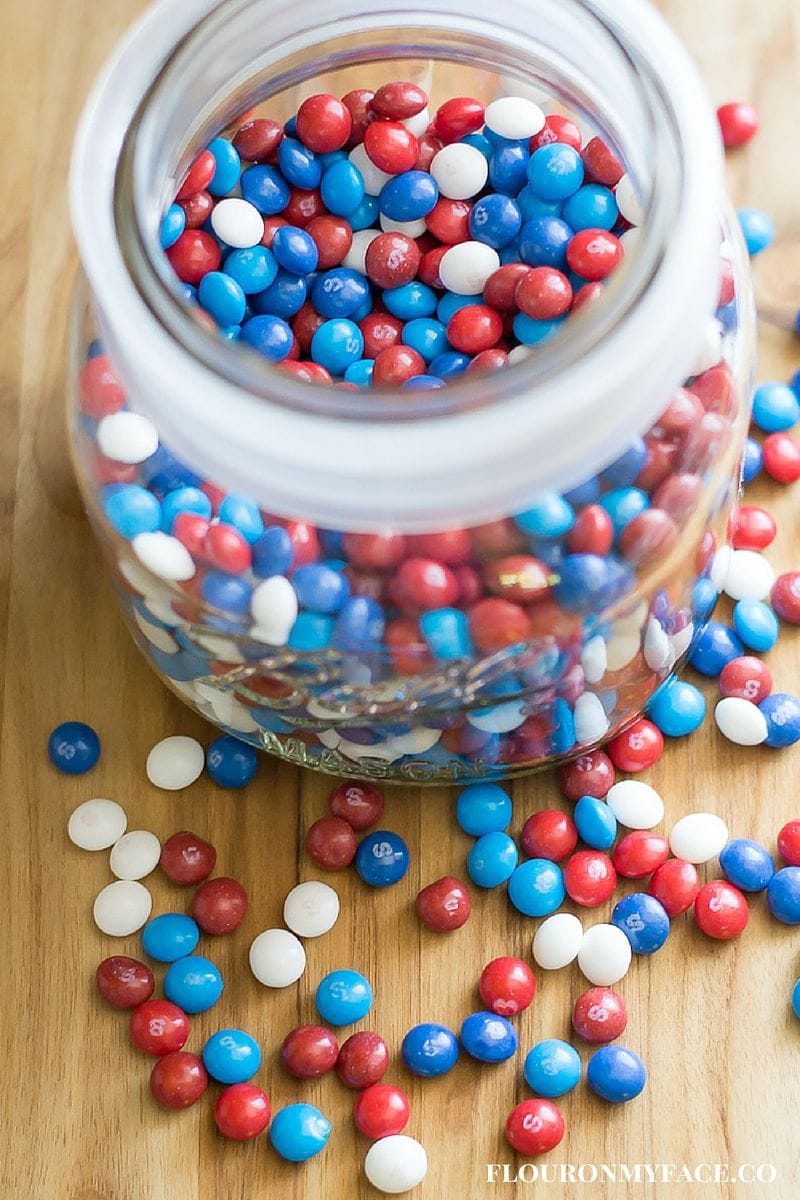 Skittle Limited Edition America Mix is perfect for your 4th of July celebrations. via flouronmyface.com