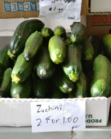 Fresh Zuchini at the framers market via flouronmyface.com