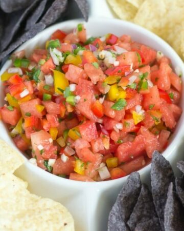 Watermelon Salsa recipe with chips via flouronmyface.com #freshfromflorida #IC #ad
