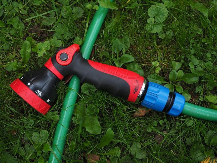 How to Take Care of Garden Tools: Tips for how to take care of your garden hose via flouronmyface.com