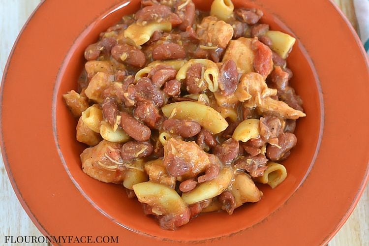 Easy family recipes: Crock Pot Chicken Chili Mac via flouronmyface.com