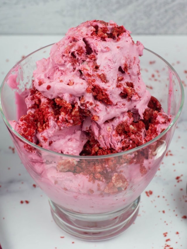 Easy No Churn Red Velvet Cookie Ice Cream