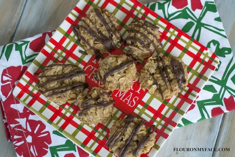 Easy Christmas Cookie recipe via flouronmyface.com