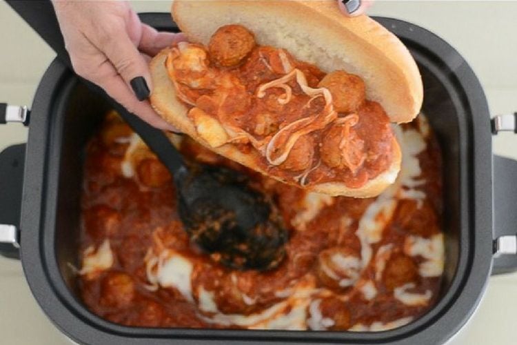 How to make Crock-Pot® Slow Cooker Pepperoni Pizza Meatball Subs via flouronmyface.com #ad #crockpotrecipes