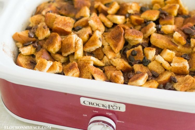 Crock Pot Slow Cooker Christmas Breakfast Bake recipe via flouronmyface.com