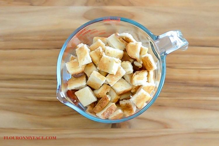 toasted and cubed bread gives this Crock-Pot® Slow Cooker Eggnog French Toast recipe a nice little crunch on the top via flouronmyface.com #ad #crockpotrecipes