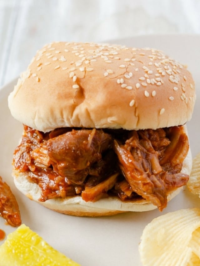 Slow Cooker Pulled Pork Sandwich