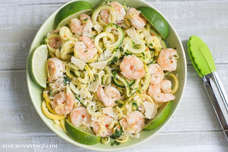 2 Ingredient Shrimp Scampi recipe made with SeaPak Shrimp Scampi and fresh zucchini and yelolow squash zoodles, in a green bowl via flouronmyface.com #ad