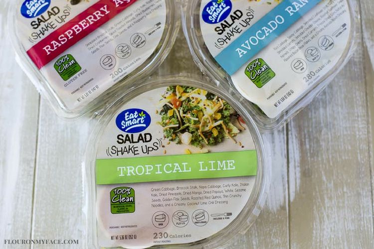 Eat Smart Salad Shake Ups are a perfect way to take a healthy and clean salad with you when you need to pack your lunch or dinner. #ad