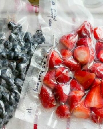 How To Freeze Berries for Jam via flouronmyface.com