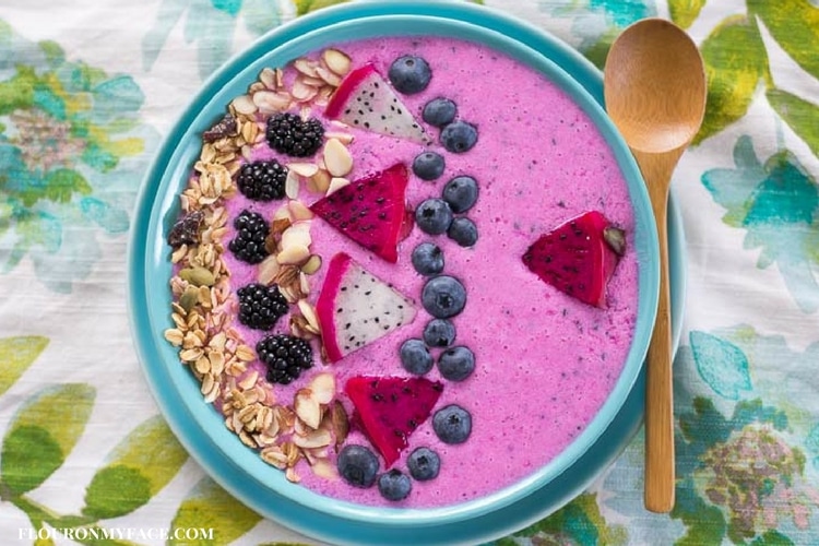Healthy Dragon Fruit Smoothie Bowl recipe is packed full of healthy ingredients via flouronmyface.com