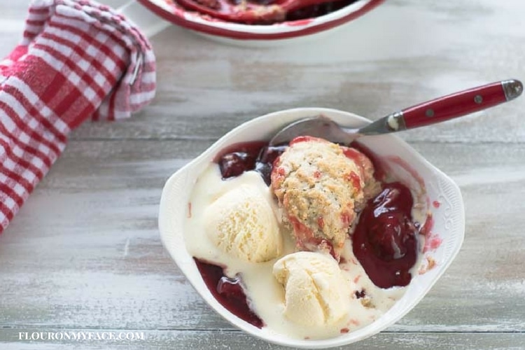 Homemade Old Fashioned Cherry Cobbler makes a delicious way to enjoy summer cherries via flouronmyface.com