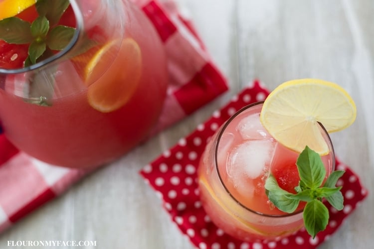 Watermelon Lemonade via flouronmyface.com #ad #SplendaSweeties