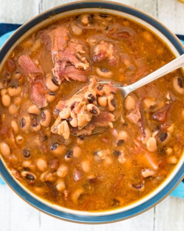 A bowl of crock pot black eyed peas.