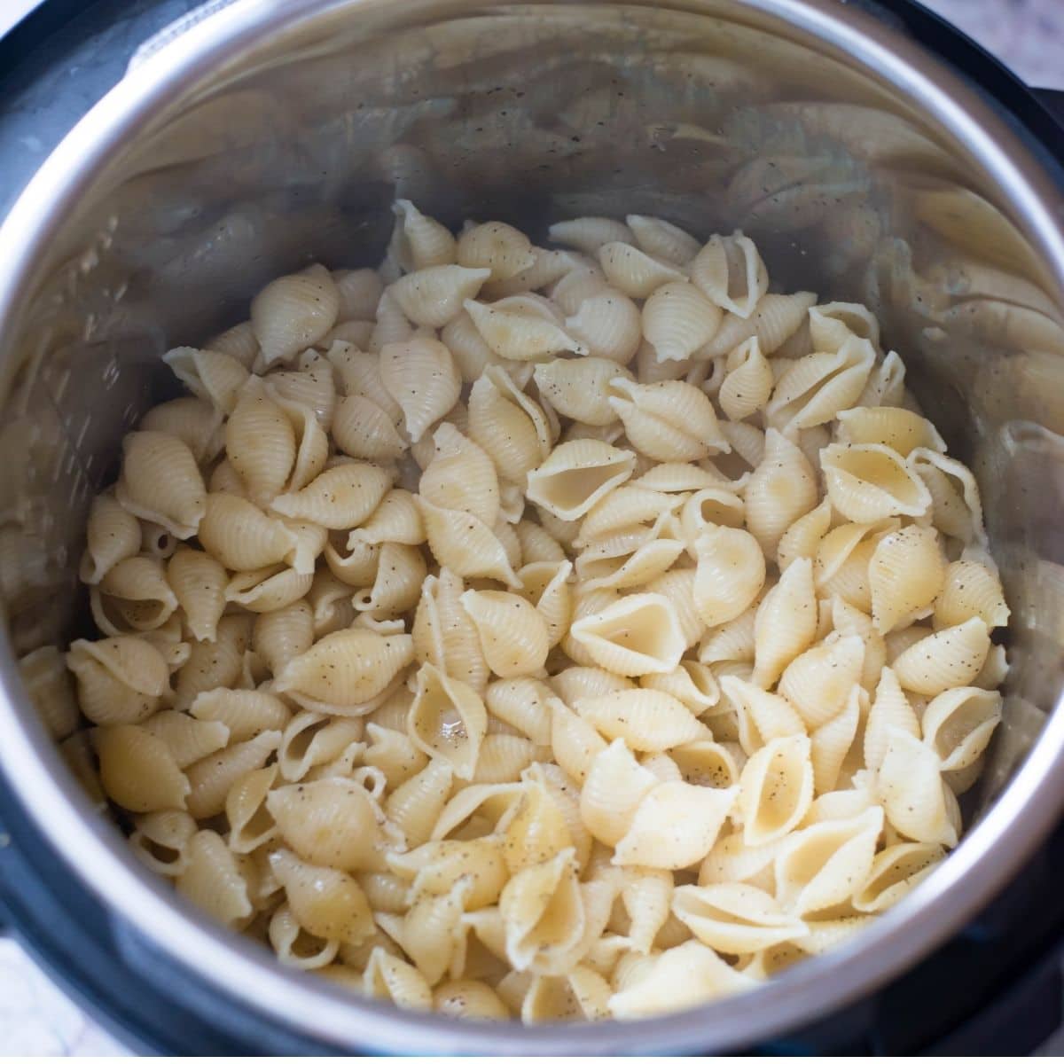 insta pot cooked shell macaroni.