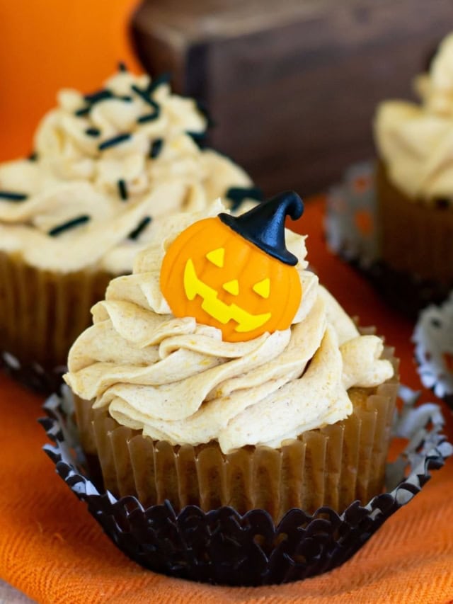 Pumpkin Cupcakes with Pumpkin Buttercream Frosting