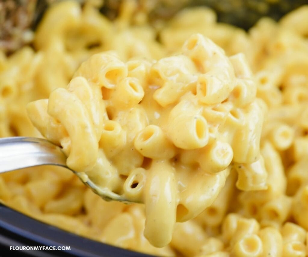 crock-pot-macaroni-and-cheese-with-velveeta-flour-on-my-face