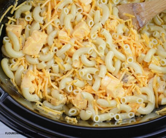 Crock Pot Macaroni and Cheese (with Velveeta)