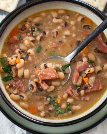 Pressure cooked black eyed peas in a bowl.