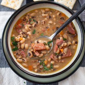 Pressure cooked black eyed peas in a bowl.